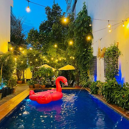 فندق Birdcage Boutique بنوم بنه المظهر الخارجي الصورة