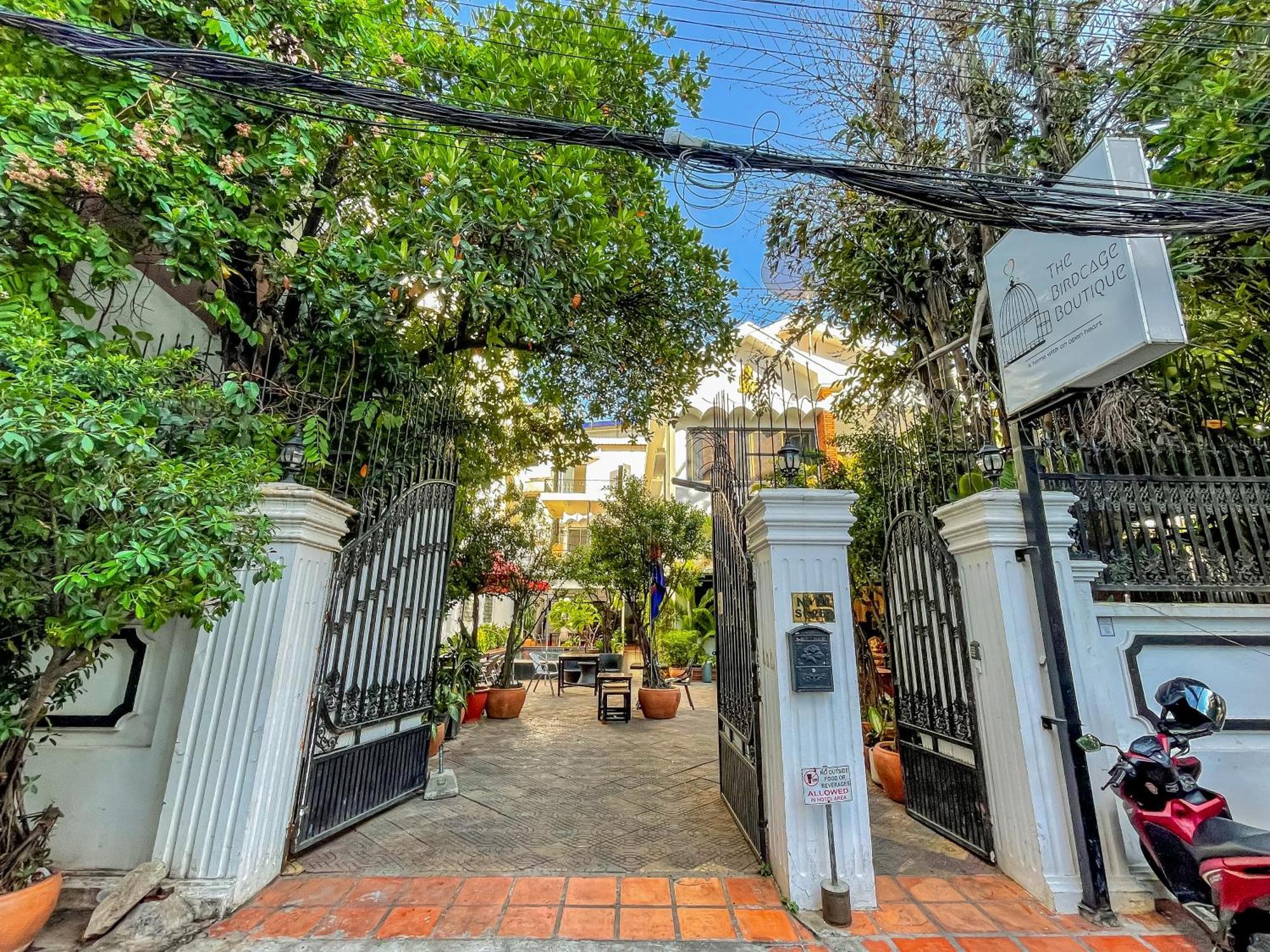 فندق Birdcage Boutique بنوم بنه المظهر الخارجي الصورة