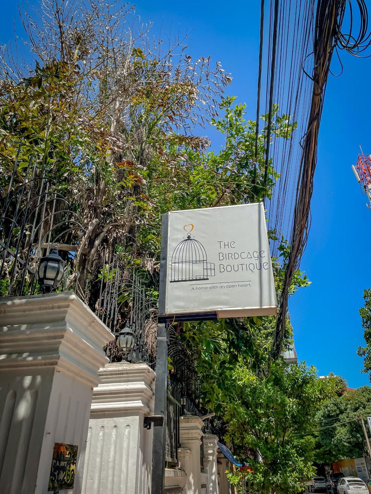 فندق Birdcage Boutique بنوم بنه المظهر الخارجي الصورة